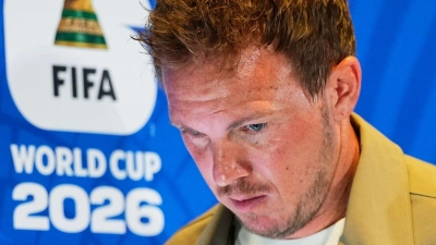 Julian Nagelsmann spricht über die Kritiker und die WM-Erwartungen.  (Foto: Martin Meissner/AP/dpa)