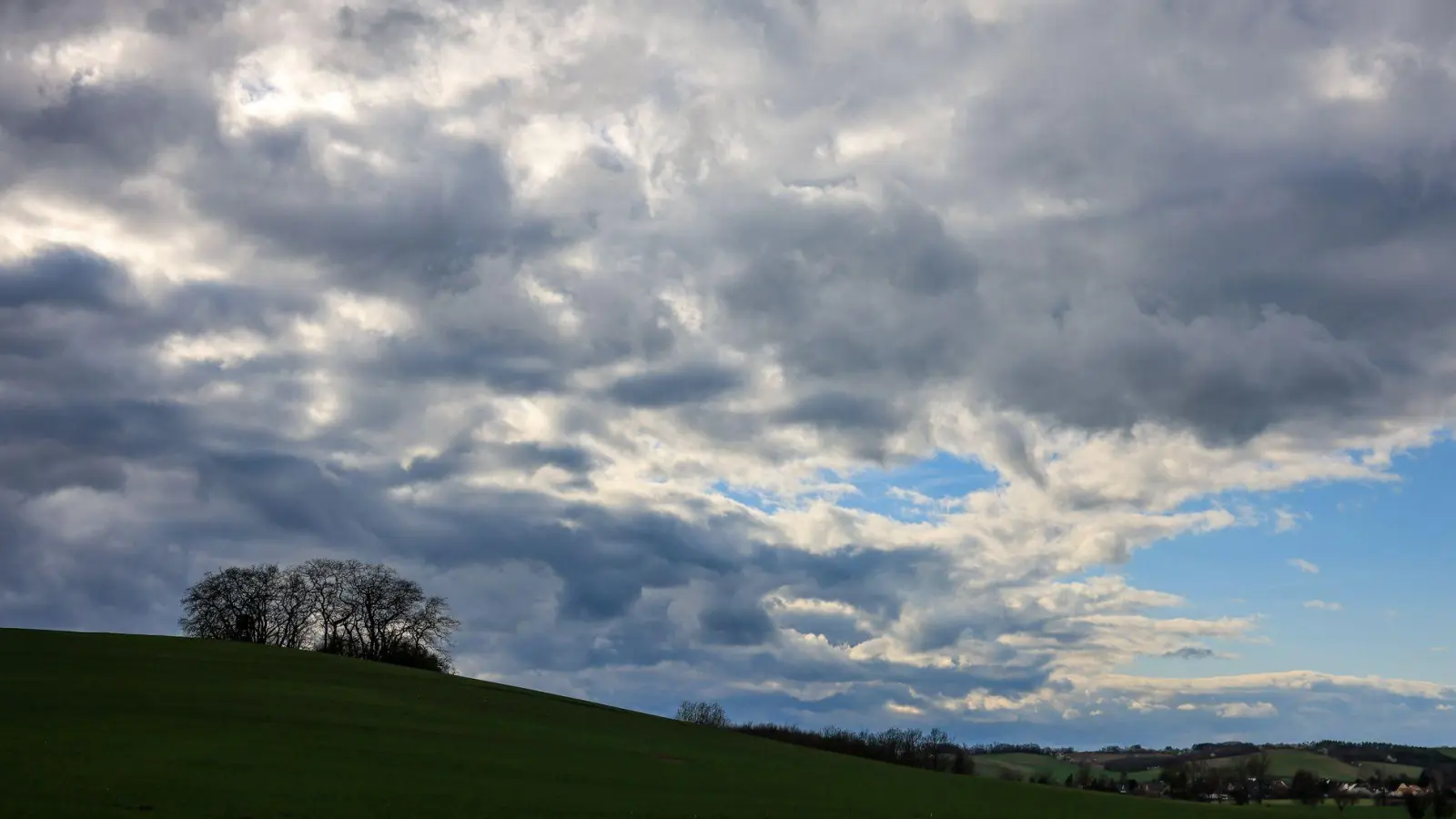 Das Wetter in den kommenden Tagen zeigt sich unbeständig. (Symbolbild) (Foto: Jan Woitas/dpa)
