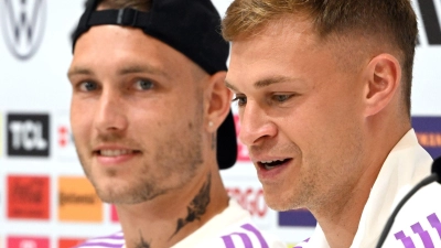 David Raum (l) und Joshua Kimmich haben Respekt vor den Spaniern. (Foto: Federico Gambarini/dpa)