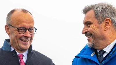 In den Wolken: Merz und Söder auf der Zugspitze. (Foto: Peter Kneffel/dpa)