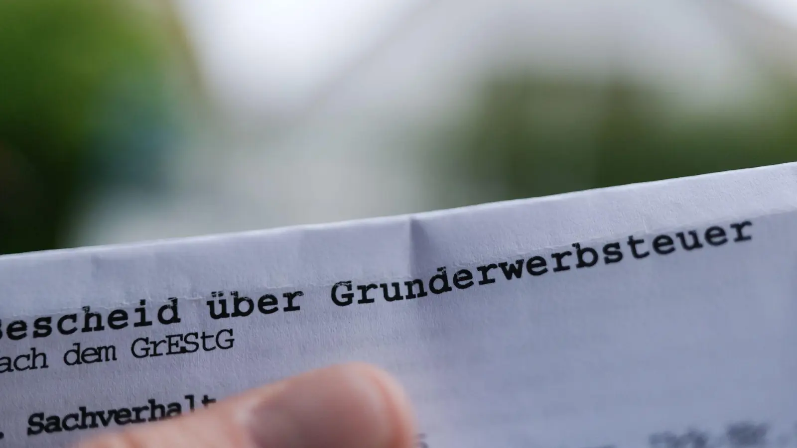 Fällt im Zweifel nicht nur für Grund und Boden an: Grunderwerbsteuer. (Foto: Bernd Weißbrod/dpa)