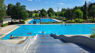 Aus Sicht von Bürgermeister Dr. Ulrich Grünwald sollte das Feuchtwanger Freibad so ertüchtigt werden, dass es in dem Zustand erhalten bleibt, in dem es offensichtlich von den Nutzerinnen und Nutzern geliebt wird.  (Foto: Sabine Rohn)