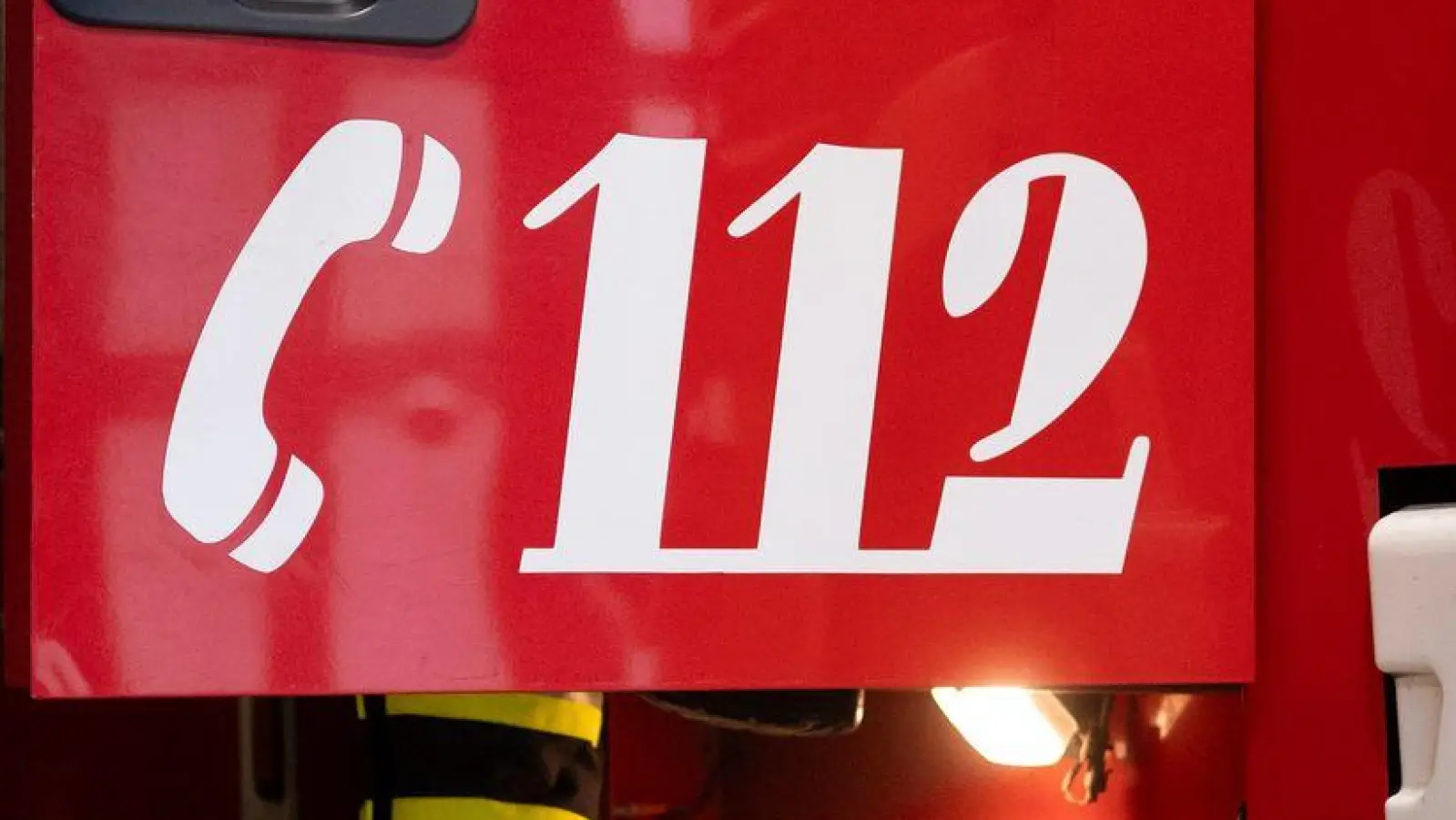 Der 93-Jährige erlitt Verbrennungen und eine Rauchvergiftung. (Symbolbild) (Foto: Niklas Treppner/dpa)