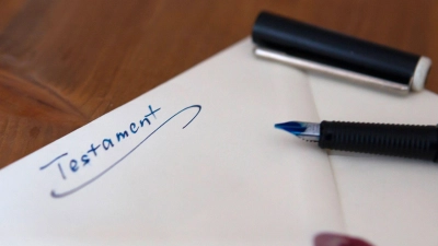 Werden nahe Angehörige enterbt, müssen diese sich für ihren Pflichtteil auf die Angaben der Erben verlassen.  (Foto: Silvia Marks/dpa-tmn/dpa)