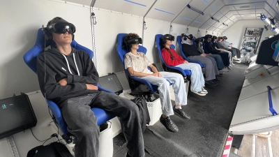 Eine virtuelle Reise ins All erlebten Schülerinnen und Schüler der Mittelschule Dietenhofen im Spacebuzz der Deutschen Raumfahrtagentur. (Foto: Yvonne Neckermann)