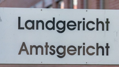 Vor dem Amtsgericht Landshut ist ein Mann wegen gefährlicher Körperverletzung zu sechs Jahren Haft verurteilt worden. (Symbolbild) (Foto: Armin Weigel/dpa)