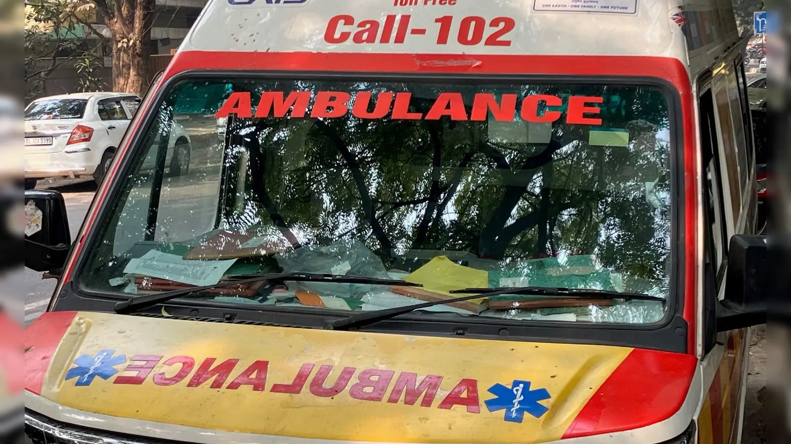 Ein indischer Krankenwagen steht am Straßenrand. (Symbolbild) (Foto: Dirk Godder/dpa)