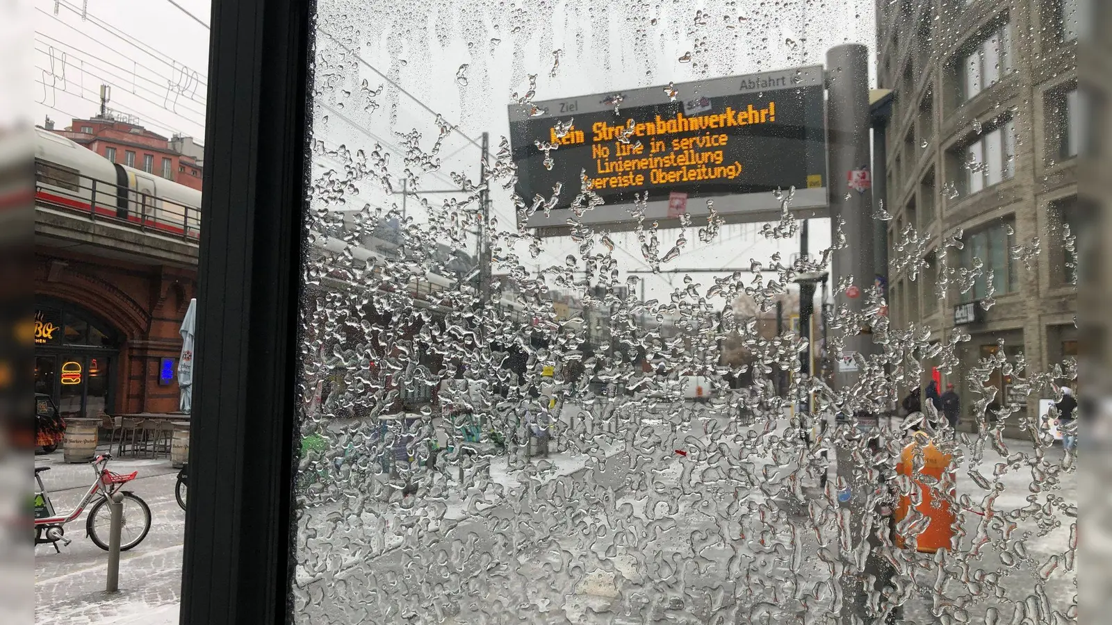 Nichts geht mehr bei der Straßenbahn in Berlin. (Foto: Saskia Fischer/-/dpa)