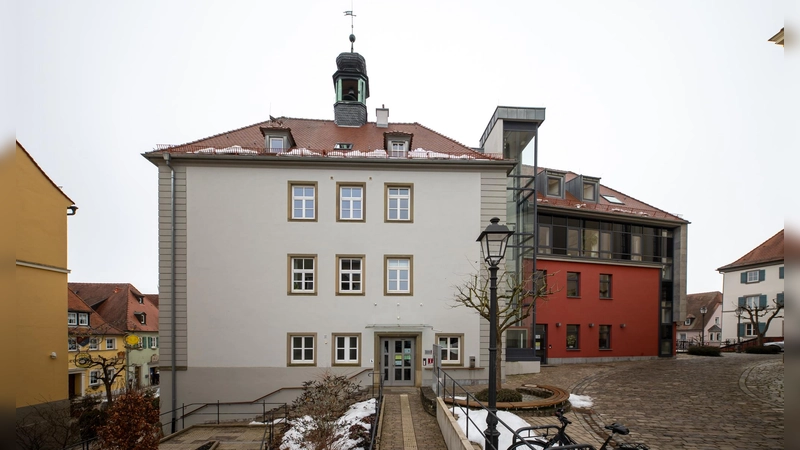Beim Wahlkampf um den Chefsessel im Uffenheimer Rathaus gab es eine Schmähschrift gegen den amtierenden Bürgermeister Wolfgang Lampe.  (Foto: Mirko Fryska)