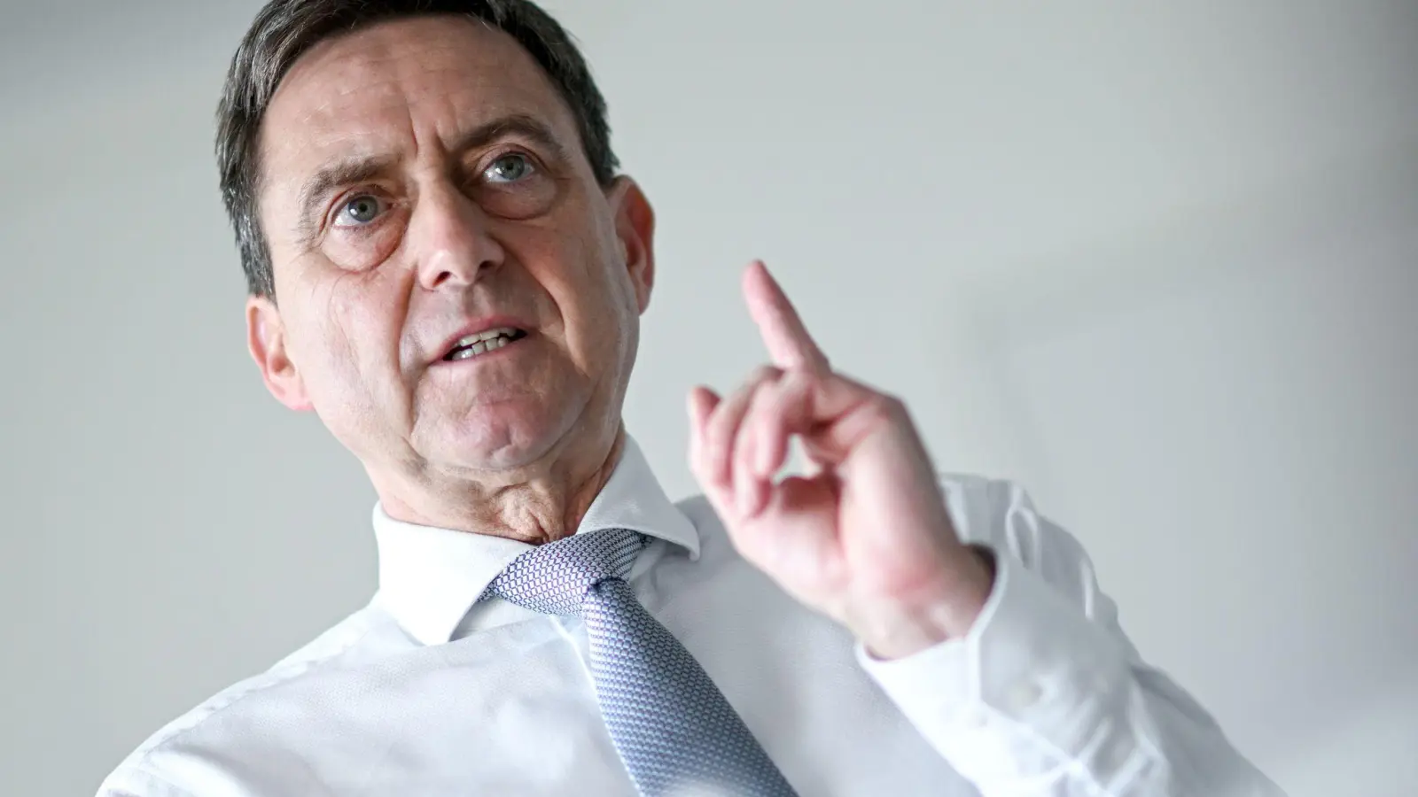 „Wenn nicht schnell und entschlossen gehandelt wird, dann fliegen uns zum Jahreswechsel die Finanzen um die Ohren“, warnt Oliver Blatt, Chef des GKV-Spitzenverbands. (Foto: Britta Pedersen/dpa)