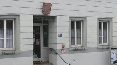 Welche Rätinnen und Räte ab Mai durch die Sugenheimer Rathaustür gehen, wird bei der Wahl am 8. März entschieden. (Foto: Judith Marschall)