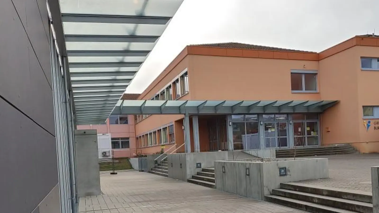 In der Schule in Burgbernheim verletzte sich ein Schüler bei einer Schubserei. (Archivbild: Katrin Merklein)
