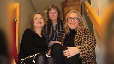 In der Jahresversammlung des „Fördervereins Klosterchor und historische Stadtbibliothek“ bestätigten die Mitglieder (von links) Jutta Hofmann, Christa Schlosser und Sabine Detsch in ihren Ämtern. (Foto: Hans-Bernd Glanz)