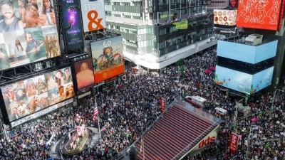 In New York nahmen laut Polizei mehr als 100.000 Menschen an Protesten teil. (Foto: Olga Fedorova/AP/dpa)