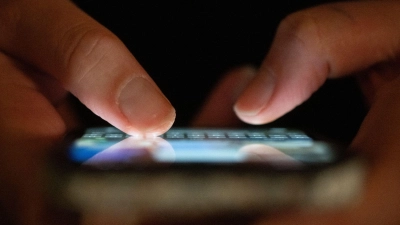 Am 3. April laufen die aktuellen Regeln zur „Chatkontrolle“ aus. (Symbolbild) (Foto: Sebastian Kahnert/dpa)