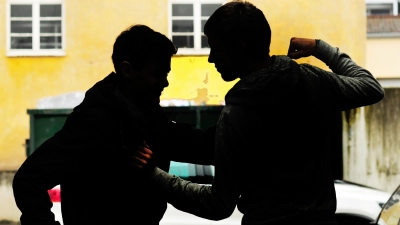 Ein klärendes Gespräch führte am Mittwoch in den frühen Morgenstunden zu einer Schlägerei in Ansbach. (Symbolbild: Jim Albright)