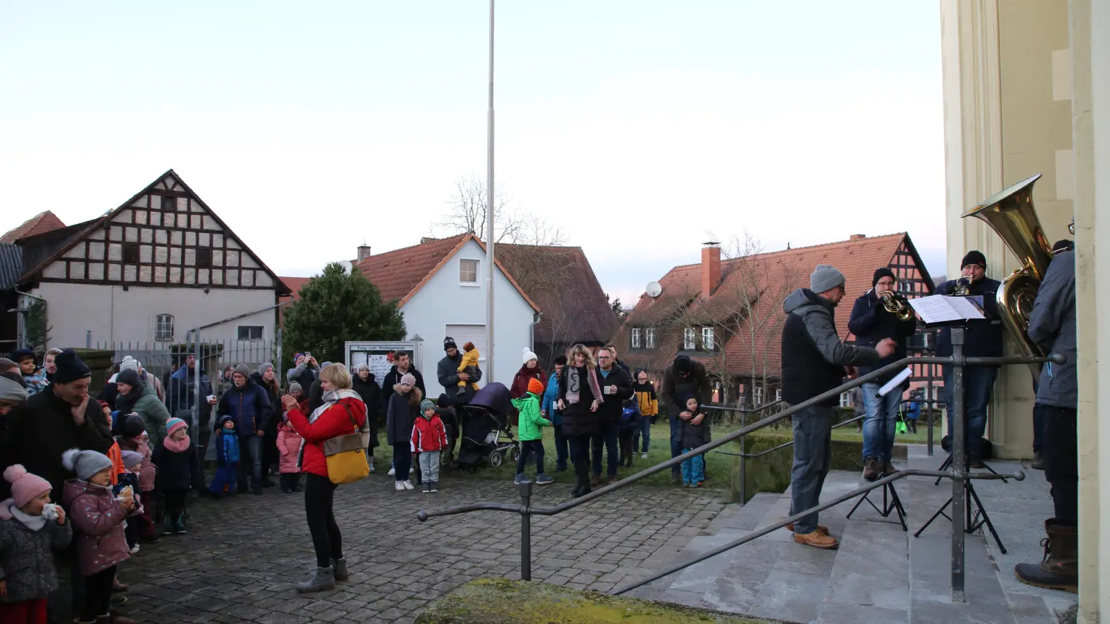 Der Weihnachtsmarkt in Oberdachstetten feierte 2023 Jubiläum: Zum 30. Mal fand der Markt nun statt. (Foto: Alexander Biernoth)