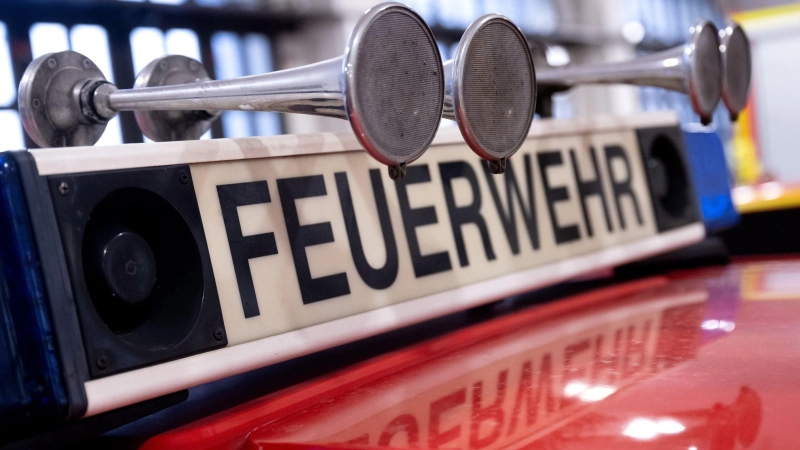Die Feuerwehr hat den brennenden Sattelzug auf der A72 gelöscht. (Symbolbild) (Foto: Sven Hoppe/dpa)