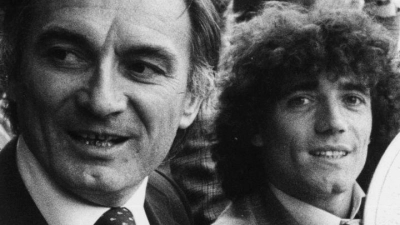HSV-Idol: Kevin Keegan 1979 mit der Meisterschale. (Foto: picture alliance / dpa)