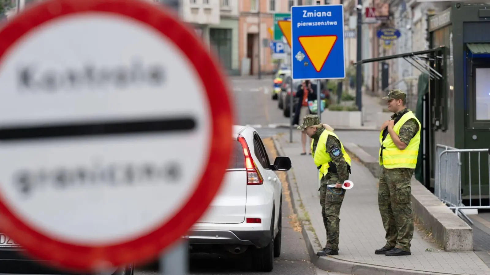 Auf polnischer Seite wird laut Innenministerium flächendeckend kontrolliert. (Foto: Sebastian Kahnert/dpa)