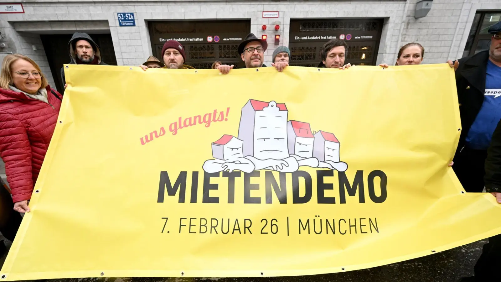 Bereits im Herbst hatten ein Bündnis für die große Mietendemo am 7. Februar geworben. (Archivbild) (Foto: Felix Hörhager/dpa)