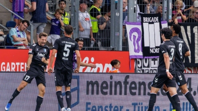 Der 1. FC Magdeburg bejubelte einen verdienten Auswärtssieg. (Foto: David Ebener/dpa)