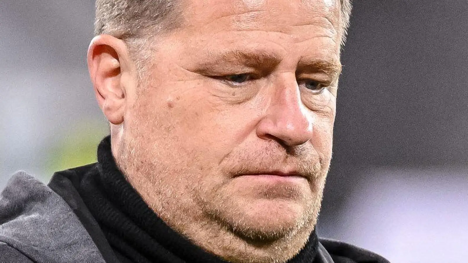 Der FC Bayern München um Sportvorstand Max Eberl will Vincent Kompany „alle Zeit“ geben. (Foto: Harry Langer/dpa)