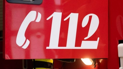 Die Feuerwehr bemühte sich, den Brand auf dem Gelände zu löschen. (Symbolbild) (Foto: Niklas Treppner/dpa)