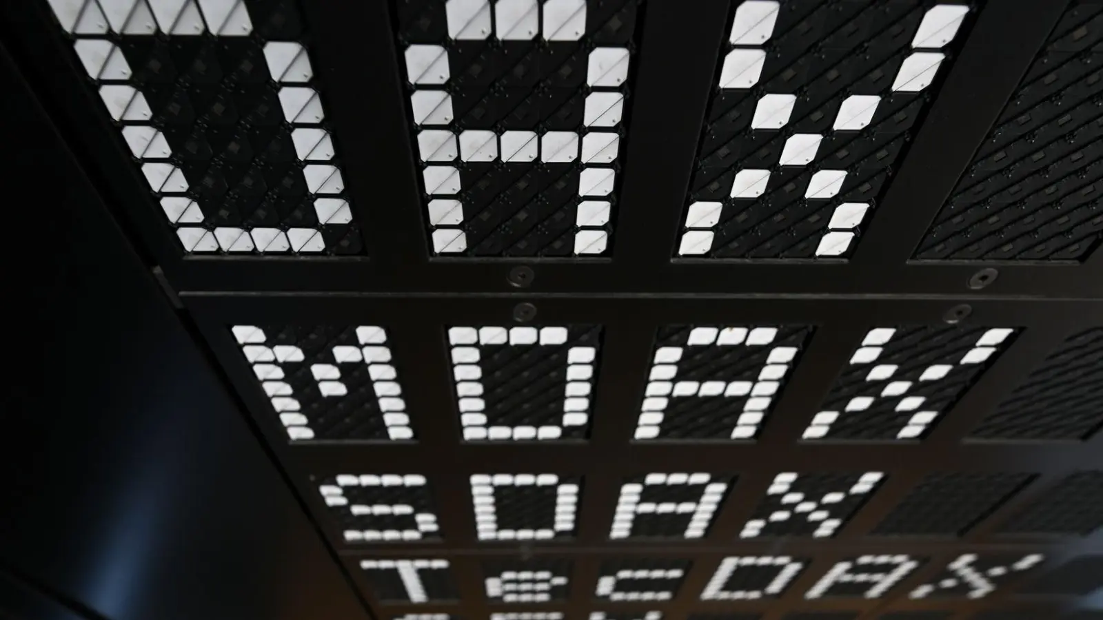 Der deutsche Börsen-Leitindex hat erstmals die Marke der 26.000 Punkte geknackt. (Archivbild) (Foto: Arne Dedert/dpa)