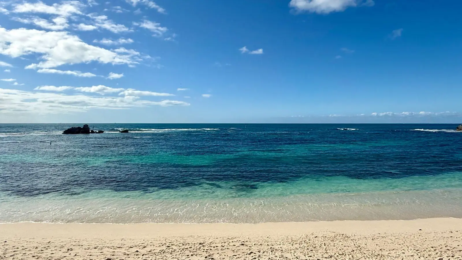 Vier Stunden lang schwamm ein 13-Jähriger im Meer vor Westaustralien, um seine Familie zu retten. (Archivbild) (Foto: Carola Frentzen/dpa)