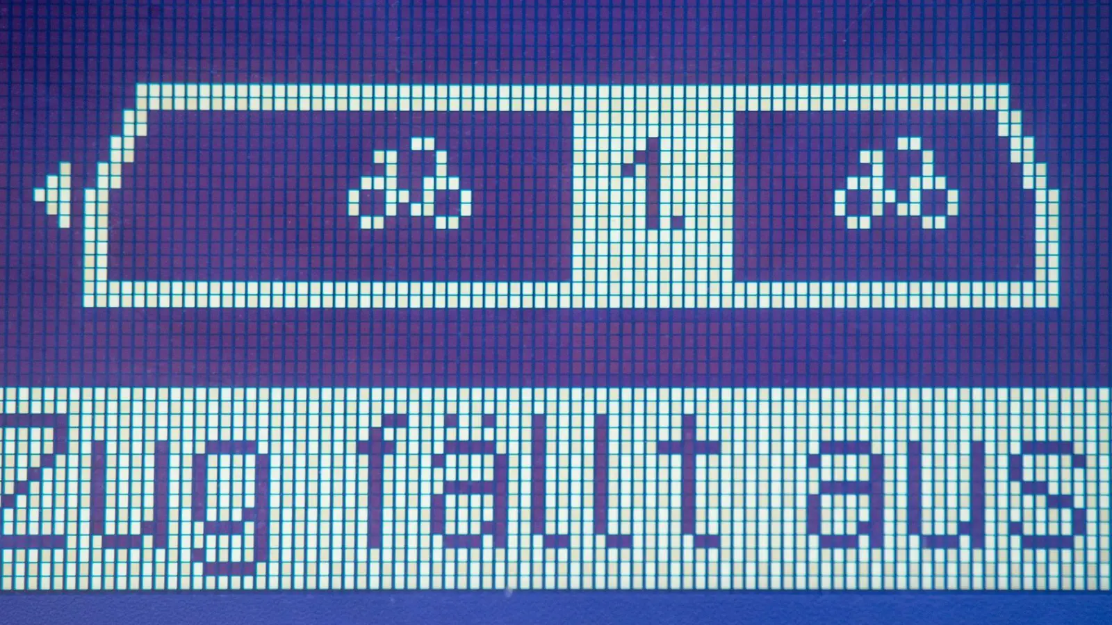 In Rottendorf lief am Montagmorgen am Bahnhof ein Polizeieinsatz, wodurch unter anderem der RE10 nicht fahren konnte. (Symbolbild: Stefan Sauer/dpa)