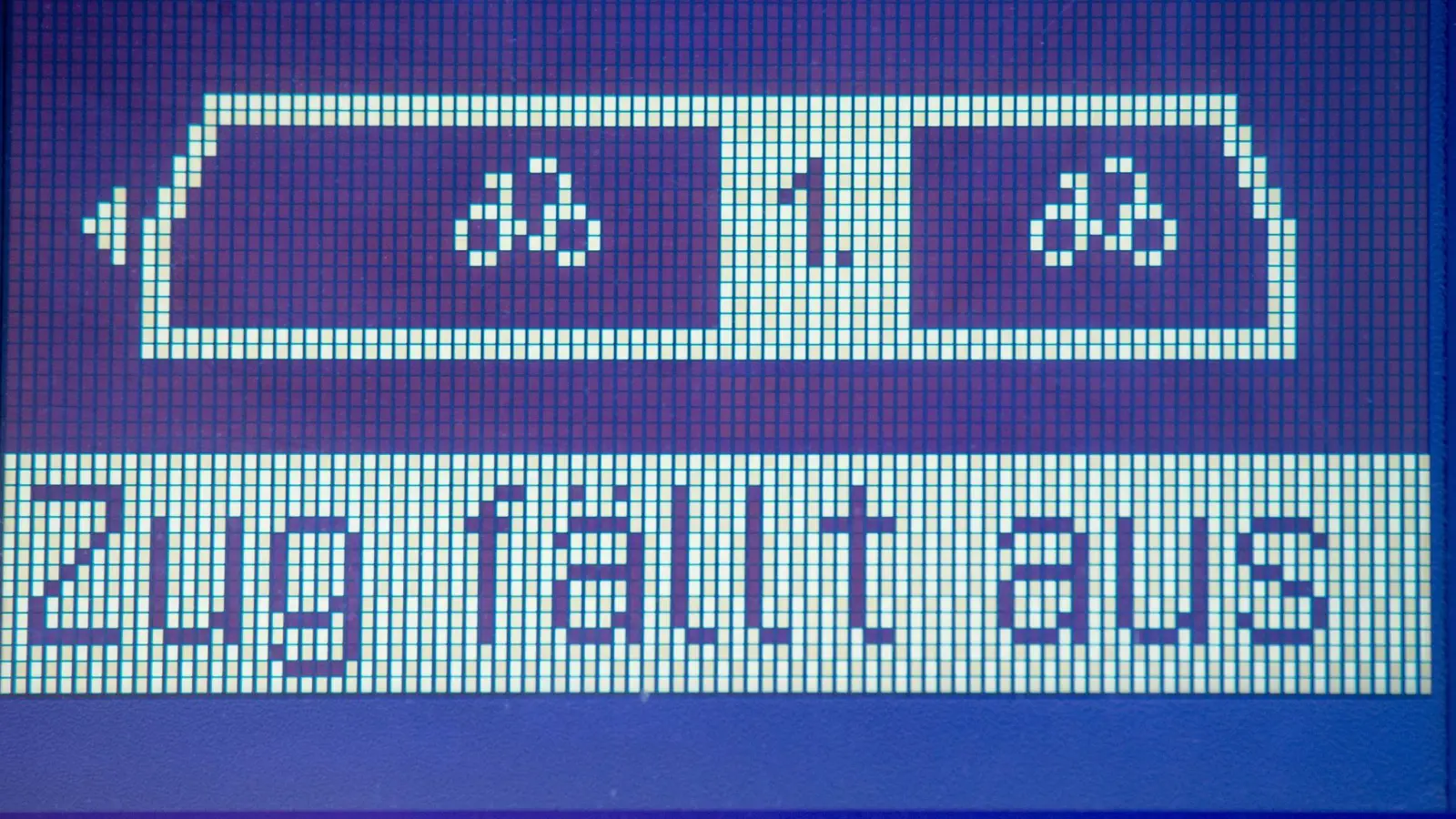 Auf der Bahnstrecke zwischen Neustadt und Steinach ruht vorerst der Zugverkehr. Ersatzweise werden Busse eingesetzt. (Symbolbild: Stefan Sauer/dpa/Symbolbild)