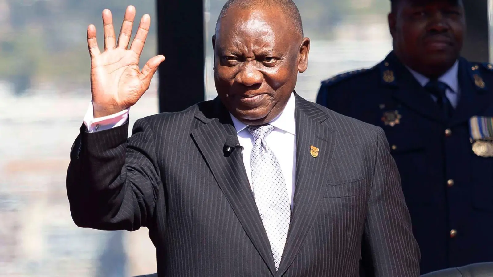 Südafrika hat ein neues Kabinett. Der ANC von Präsident Cyril Ramaphosa behält 20 von 32 Ministerposten. (Foto: Kim Ludbrook/Pool EPA/AP)