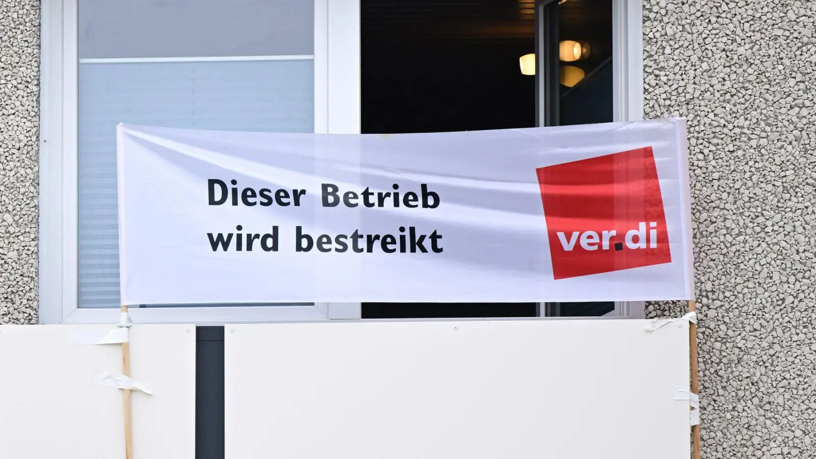Laut WSI-Studie haben im vergangenen Jahr rund 912.000 Personen an Streiks teilgenommen, 55.000 mehr als im Vorjahr. (Foto: Bernd Weißbrod/dpa)