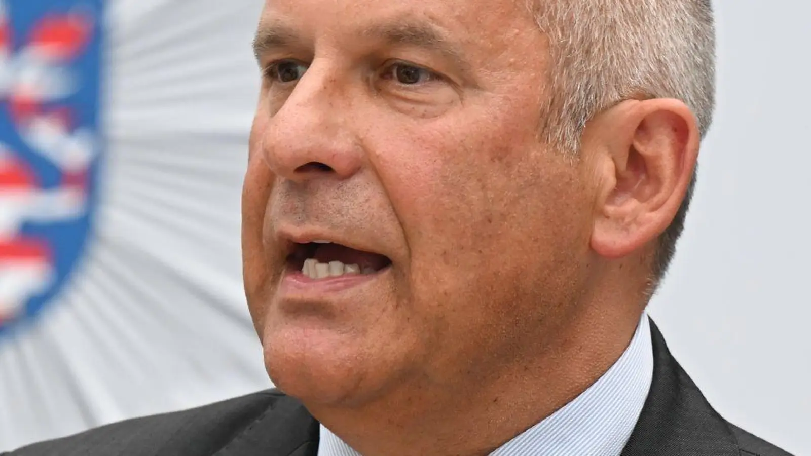 „Es ist der Polizei zu verdanken, dass es nicht zu weiteren Eskalationen gekommen ist“, sagt Poseck.  (Foto: Arne Dedert/dpa)