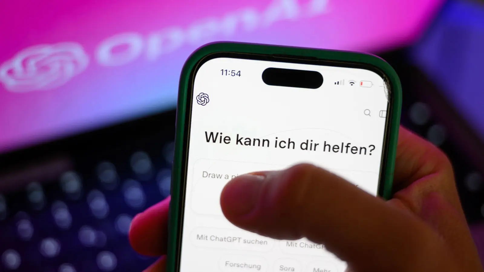 KI-Diagnosen: Fünf Chatbots hat die Stiftung Warentest in Bezug auf gesundheitliche Fragen geprüft. (Foto: Hendrik Schmidt/dpa/dpa-tmn)