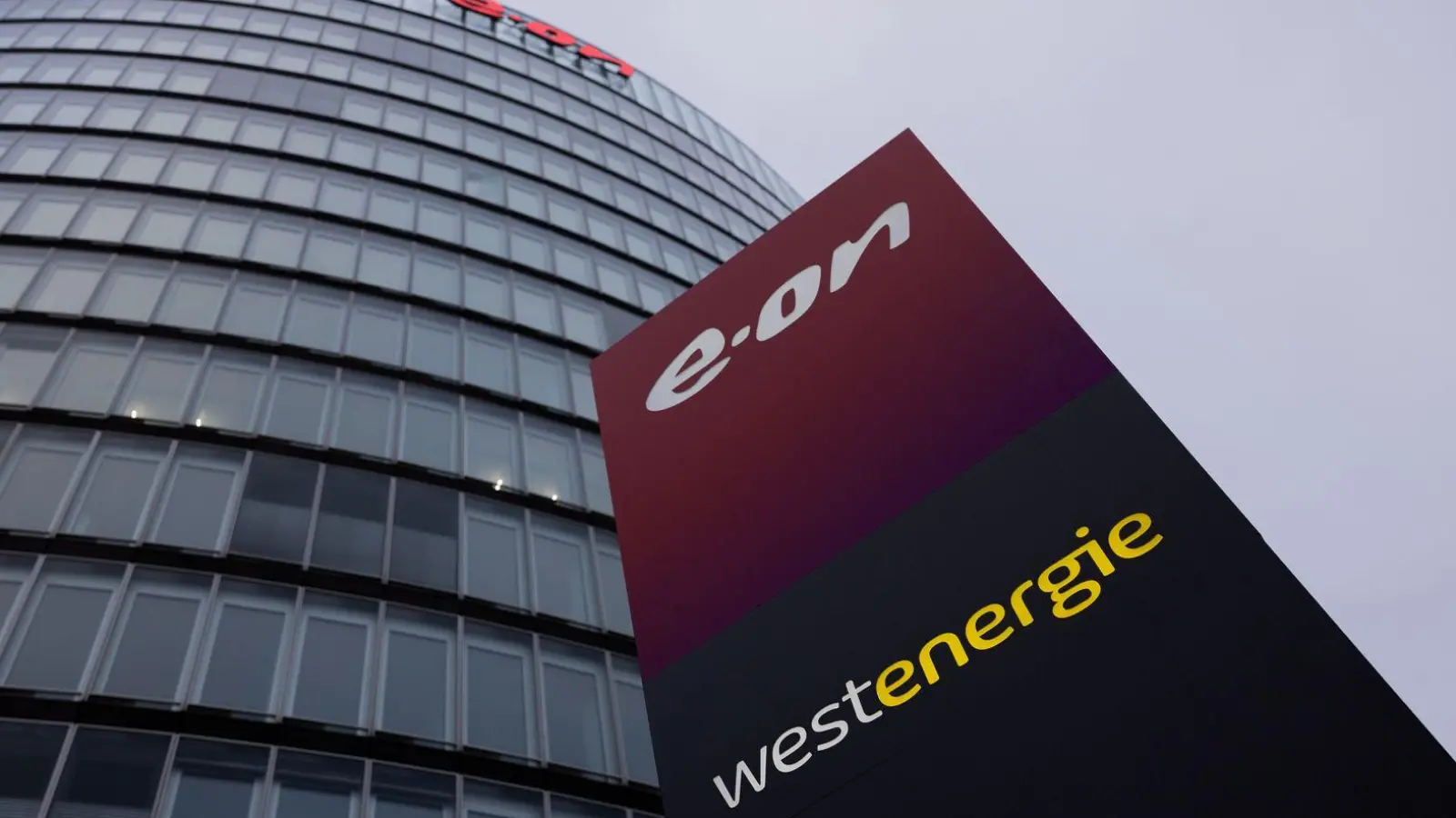 Deutschlands größter Energieversorger Eon hat im vergangenen Jahr 2,9 Milliarden Euro verdient. (Archivbild)  (Foto: Rolf Vennenbernd/dpa)