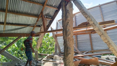 Ein schweres Erdbeben hat die indonesische Insel Flores erschüttert. (Foto: Kurniawan/AP/dpa)