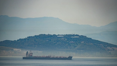 Technik für Schiffe darf künftig nicht mehr in den Iran geliefert werden. (Archivbild) (Foto: Marcos Moreno/AP/dpa)