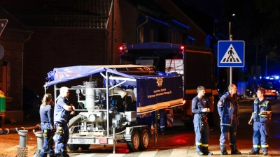 Auch in Erftstadt im Rhein-Erft-Kreis gab es zahlreiche Einsätze für die Rettungskräfte.  (Foto: Thomas Banneyer/dpa)