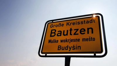 Der Landkreis Bautzen hat klargestellt, dass die berufsbezogene Impfpflicht für Pflegekräfte und Krankenhauspersonal auch dort gelten wird. (Foto: Arno Burgi/dpa-Zentralbild/dpa)