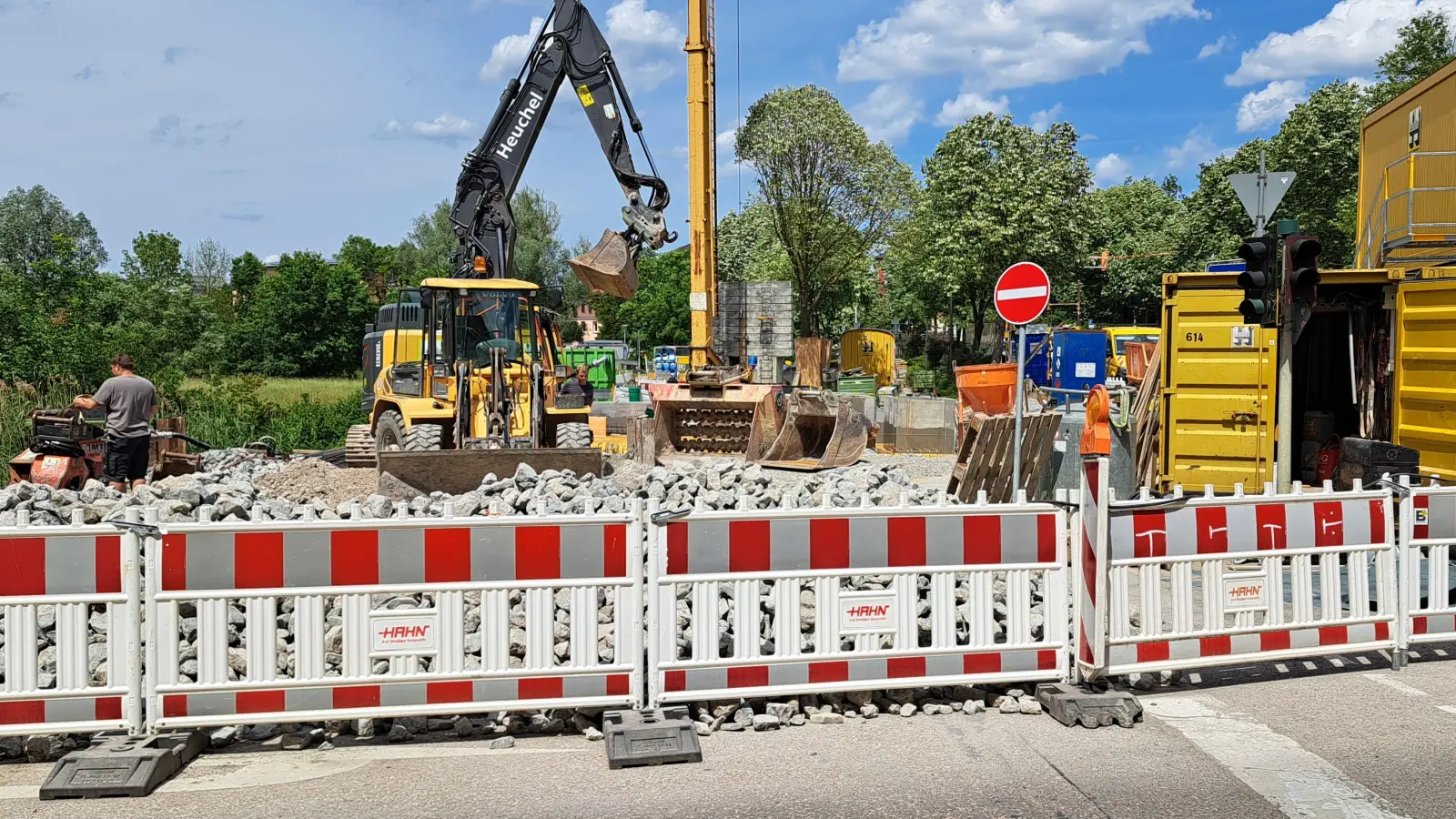 Seit Oktober 2025 wird zwischen der Voggenmühle und dem Kasernendamm gebaut. Unter anderem entsteht hier das größte der vier Schöpfwerke. (Foto: Florian Schwab)