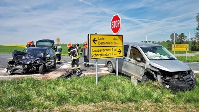 2025 kam es an der Kreuzung bereits zu drei heftigen Unfällen. Das Foto entstand nach einem Zusammenstoß zweier Pkw Ende April mit drei Verletzten und rund 35.000 Euro Sachschaden. (Archivbild: Jürgen Binder)