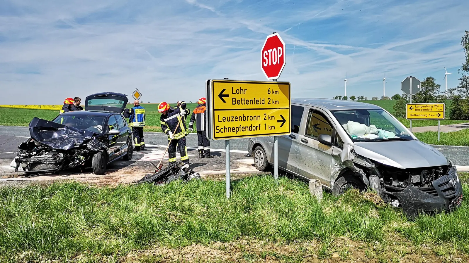 2025 kam es an der Kreuzung bereits zu drei heftigen Unfällen. Das Foto entstand nach einem Zusammenstoß zweier Pkw Ende April mit drei Verletzten und rund 35.000 Euro Sachschaden. (Archivbild: Jürgen Binder)