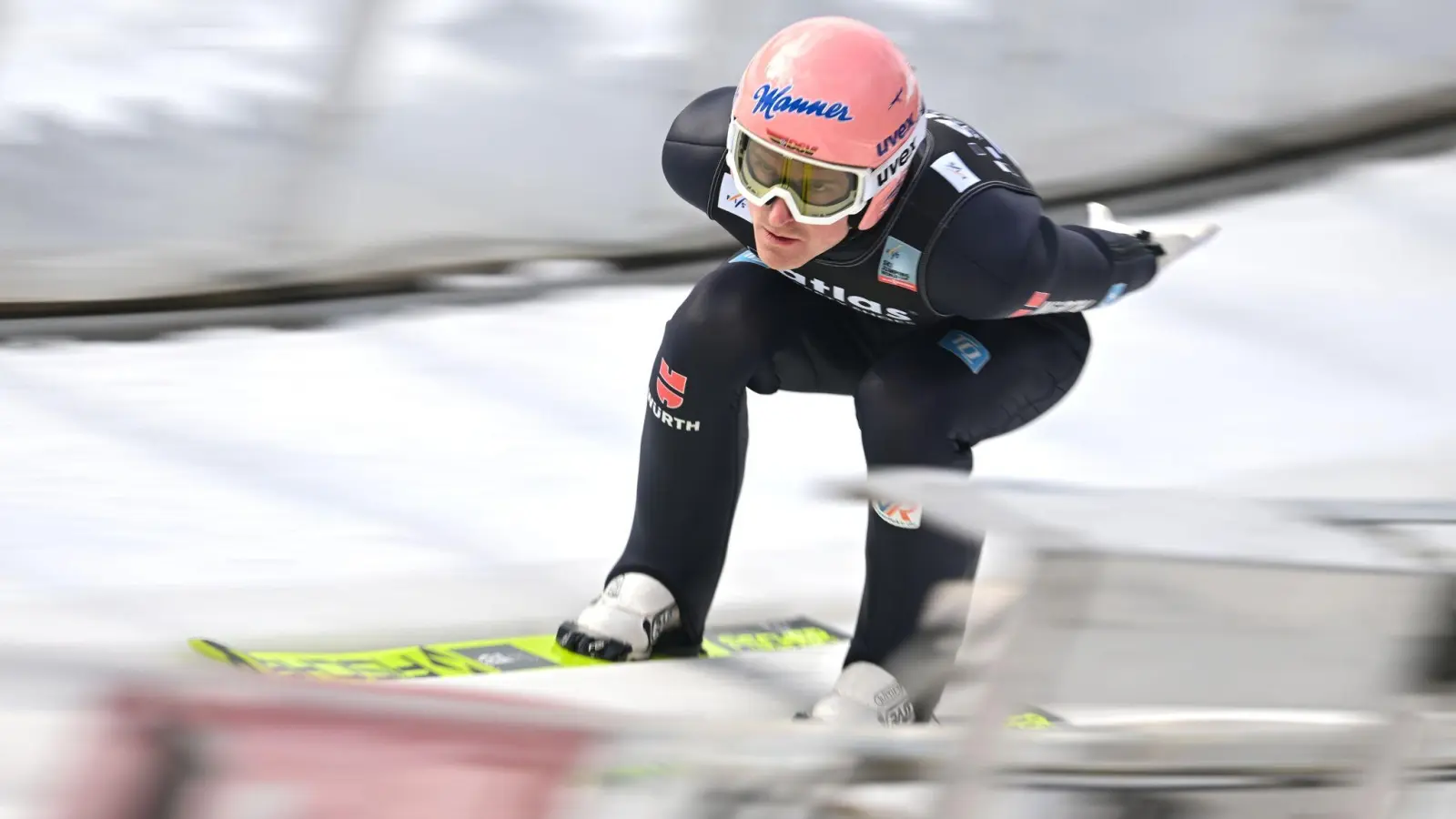 Severin Freund sprang als bester Deutscher in Willingen auf Platz vier. (Foto: Arne Dedert/dpa)