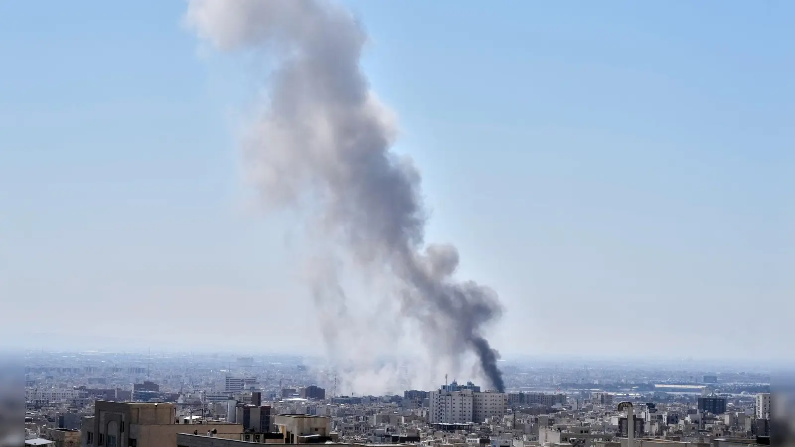 Der Iran-Krieg dauert inzwischen seit fast einem Monat an. (Archivbild) (Foto: Vahid Salemi/AP/dpa)