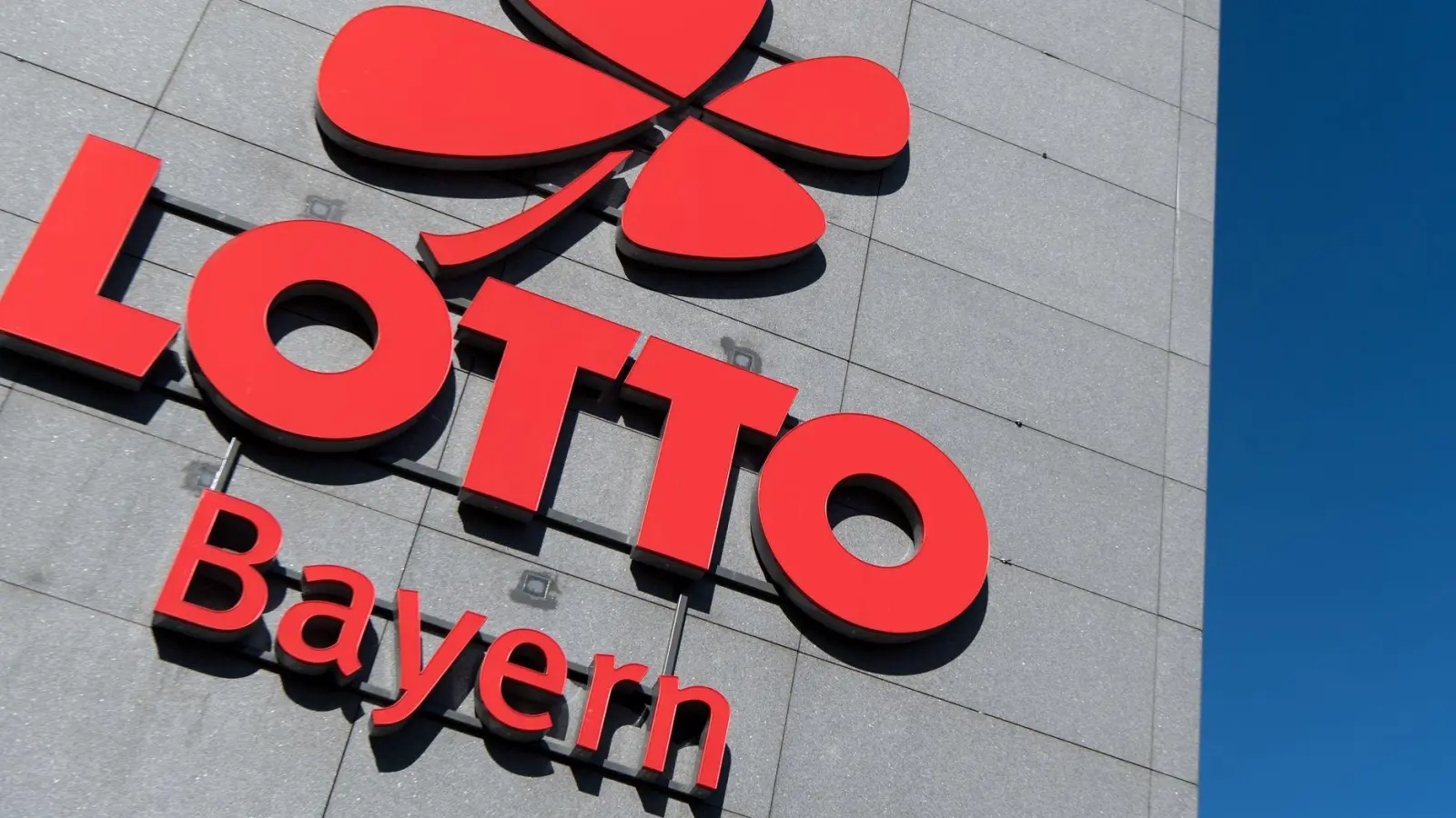 Der Niederbayer hatte seinen Spielauftrag laut Lotto Bayern online abgegeben. (Symbolbild) (Foto: Sven Hoppe/dpa)