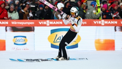 Siegt souverän in Garmisch: Domen Prevc. (Foto: Daniel Karmann/dpa)