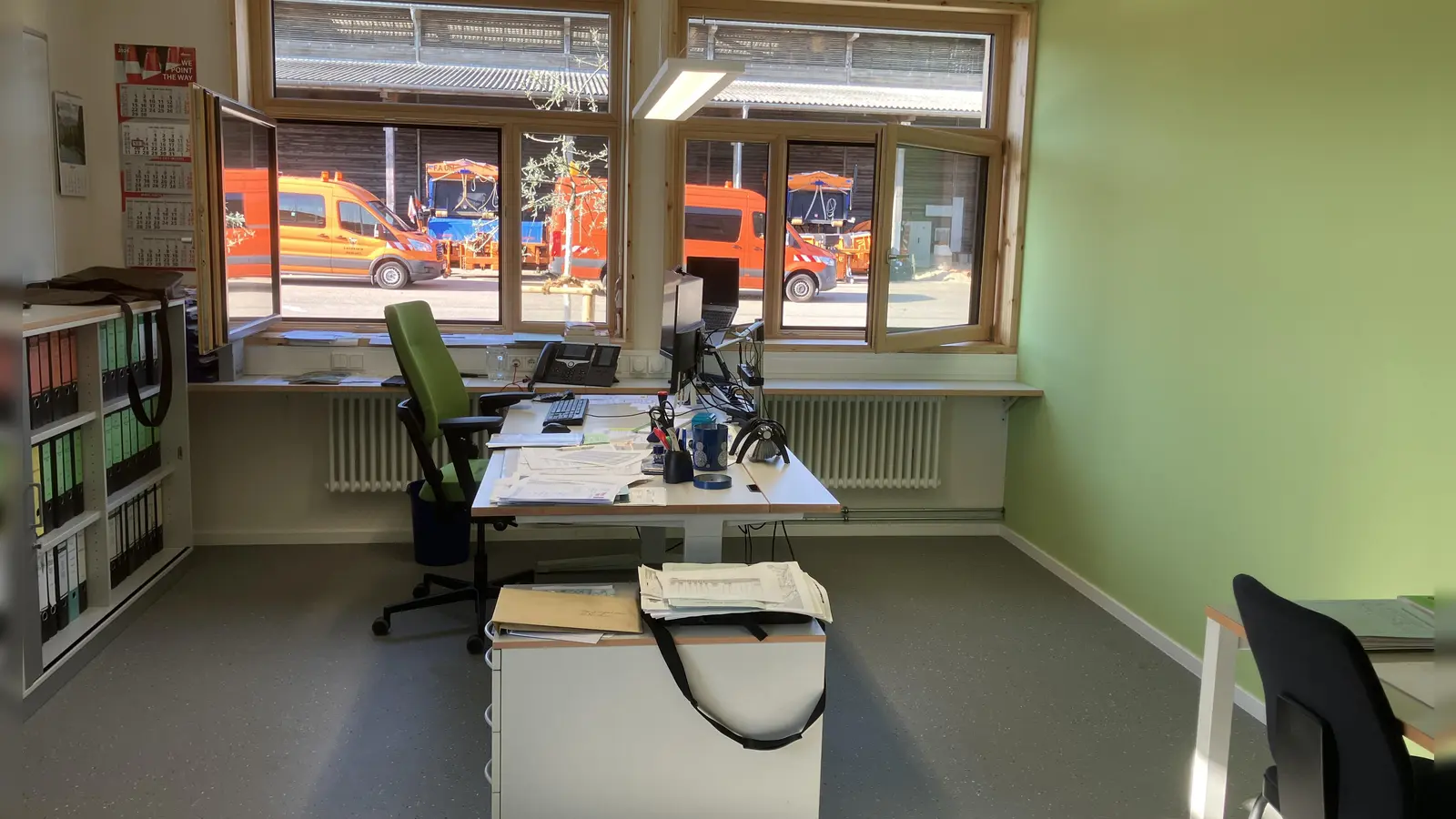 Im neuen Anbau der Straßenmeisterei Ansbach finden neue Büros und ein Besprechungsraum Platz. (Foto: Lukas Walz)