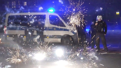 „Wir können nicht warten, bis eine Polizistin oder ein Feuerwehrmann in der Nacht sein Leben lässt.“ (Archivbild) (Foto: Julius-Christian Schreiner/TNN/dpa)